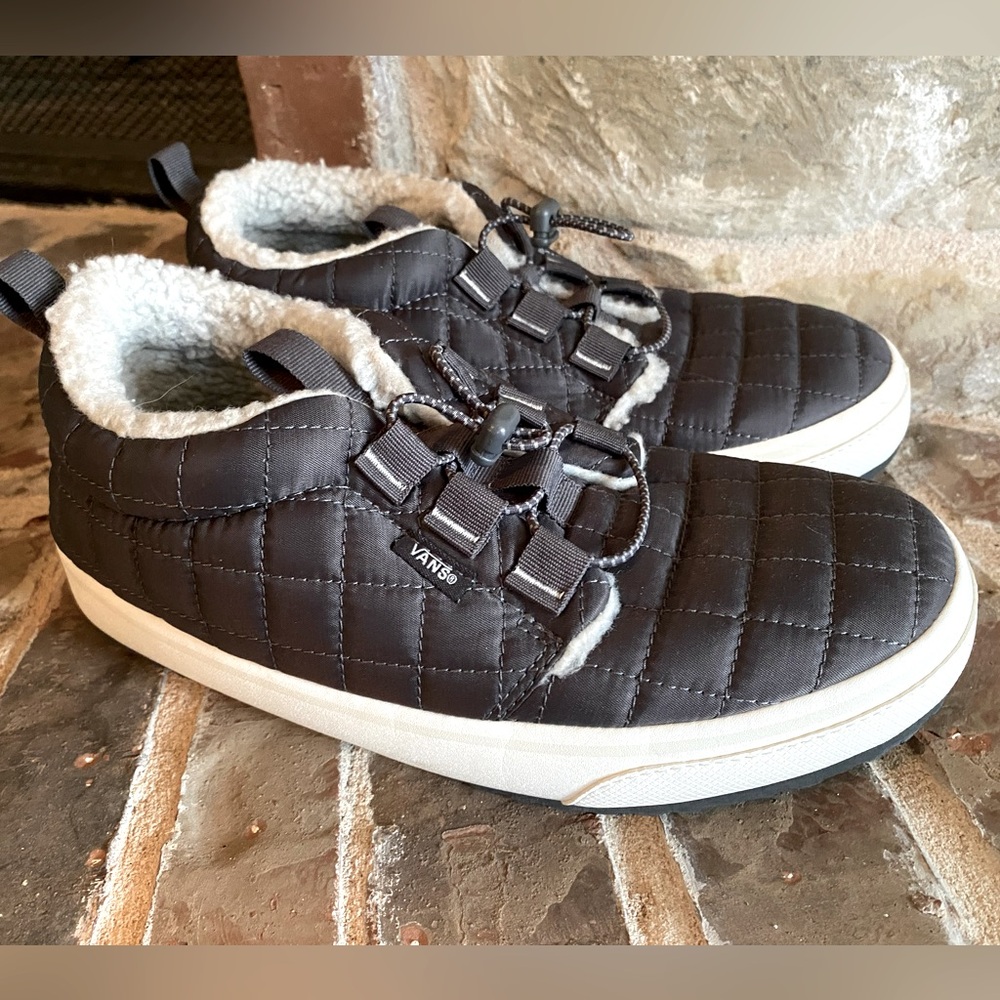 Vans women’s quilted lined puffer shoes